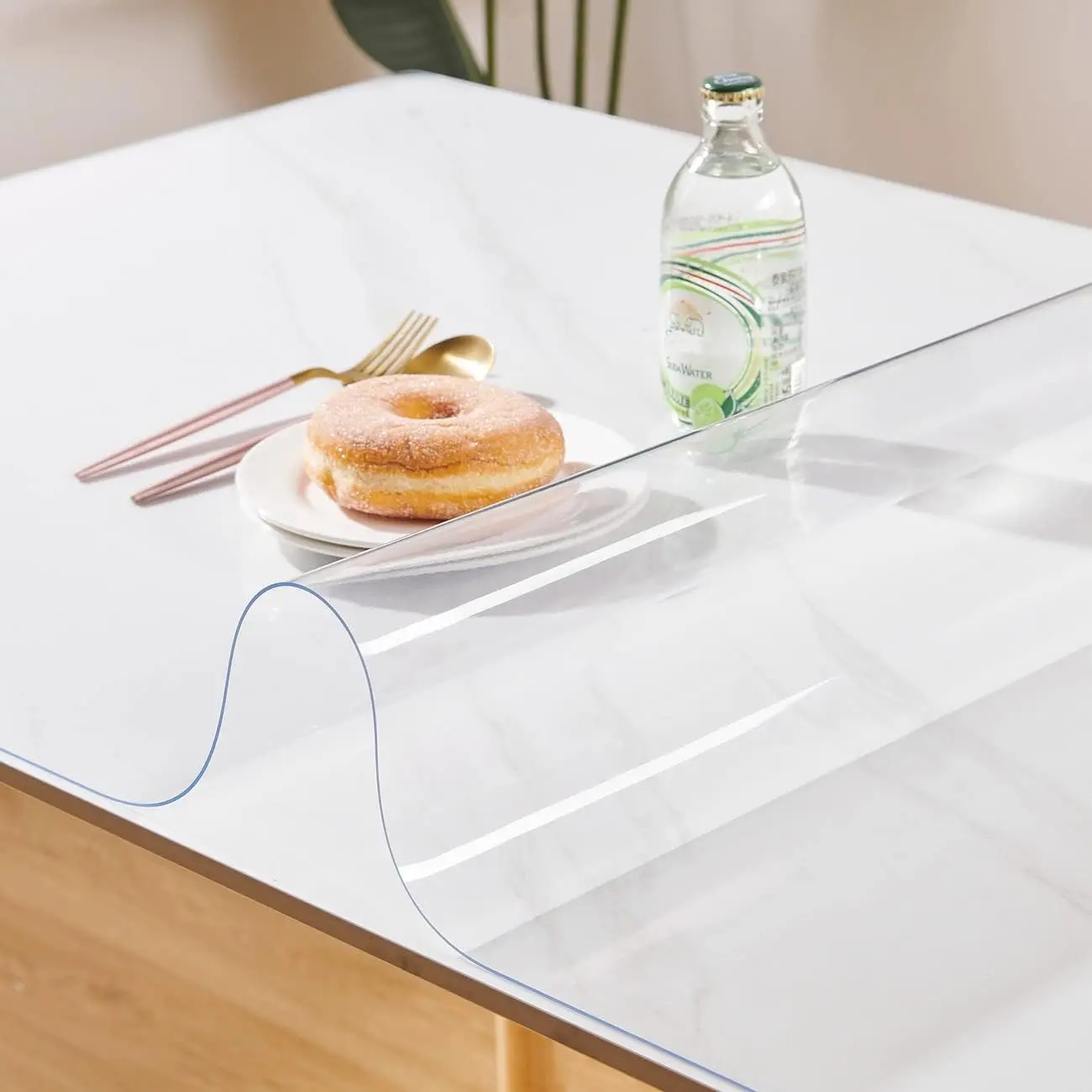 Home Textiles Today News - Przezroczysty winylowy obrus, plastikowy pokrowiec na